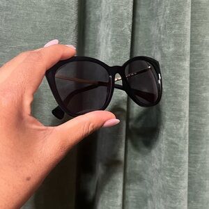 Chic Black Sunglasses